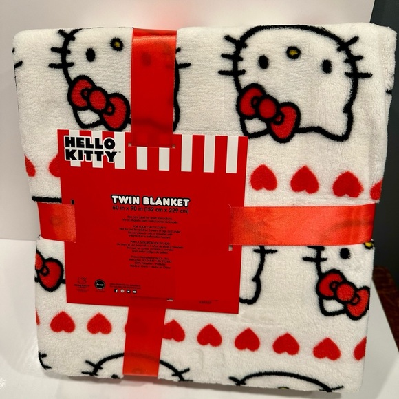 New Hello Kitty Valentine's Heart Twin Throw Blanket White NWT! - Picture 3 of 4